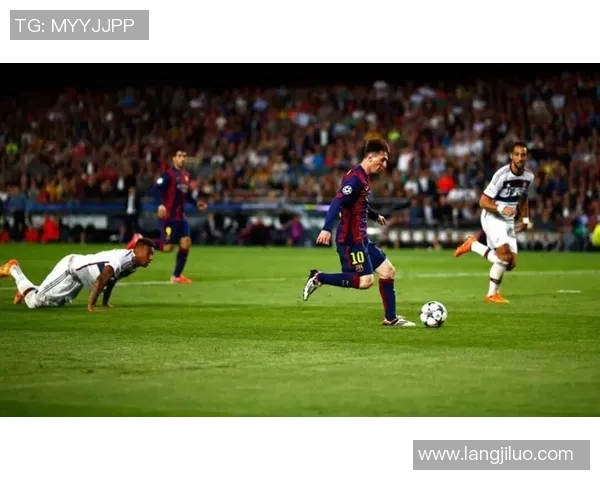 足球传奇百大球星盘点：足坛巨星背后的辉煌与故事