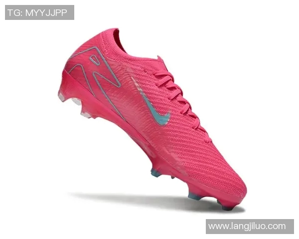 刺客球星足球鞋高清图片展现速度与力量完美融合的竞技之选 刺客球星足球鞋高清图片展现速度与力量完美融合的竞技之选